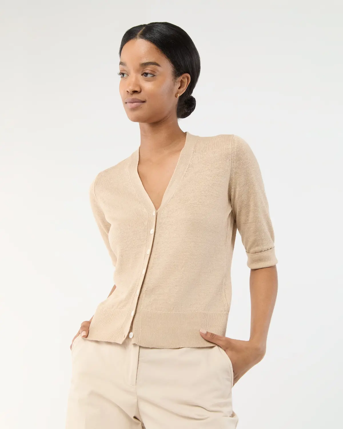 Short-Sleeved Rosie V-Neck Cardigan In Khaki Linen 1