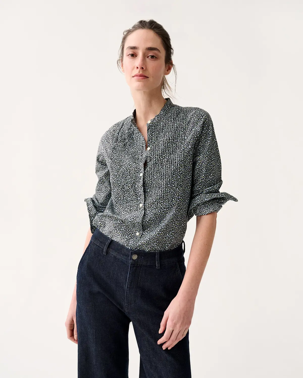 Mandarin Hattie Shirt In Navy/Green Mini Floral Printed Poplin 1
