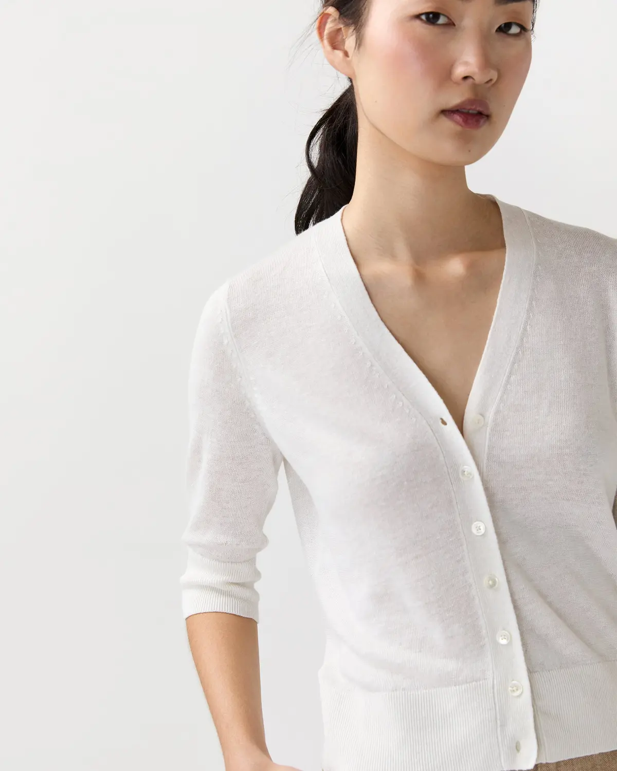 Short-Sleeved Rosie V-Neck Cardigan In Off White Linen 2