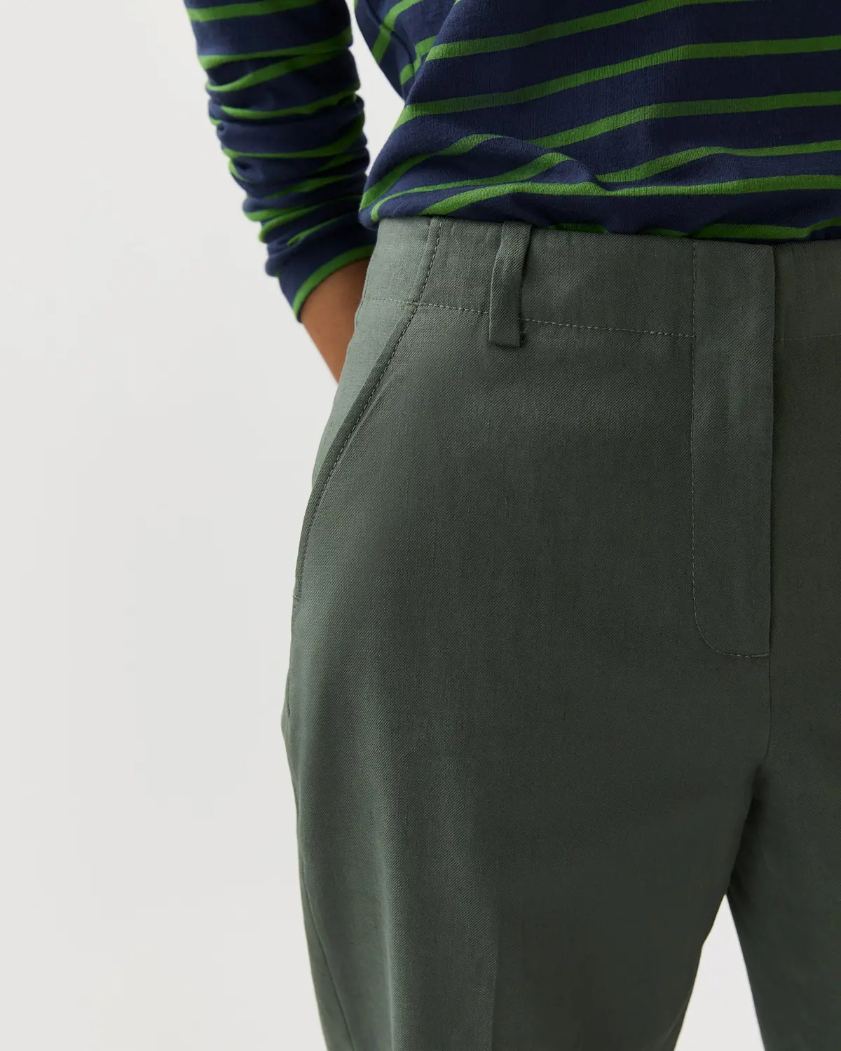 Frankie Cropped Pant In Olive Stretch Cotolino 4
