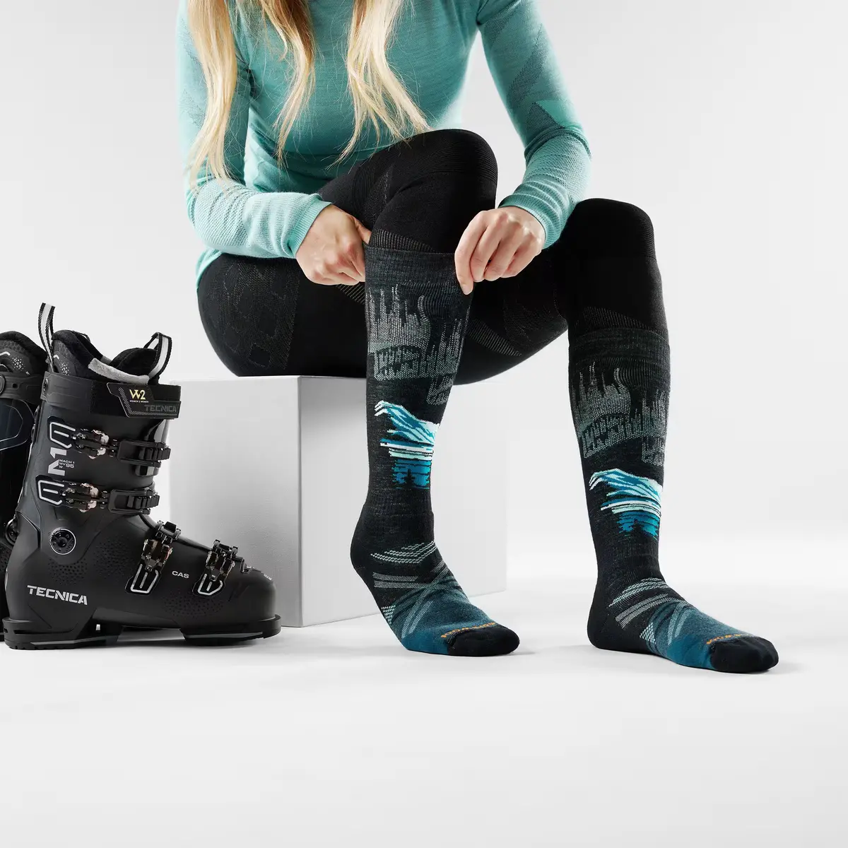 Ski Alpine Auroras Over The Calf Socks - Full Cushion (Women's) - Sw002908 2
