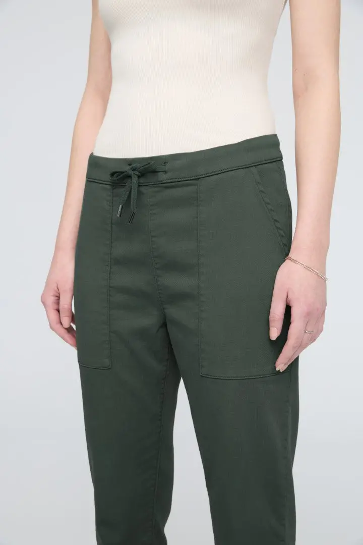 No Sweat Weekend Pant (Women's) 1