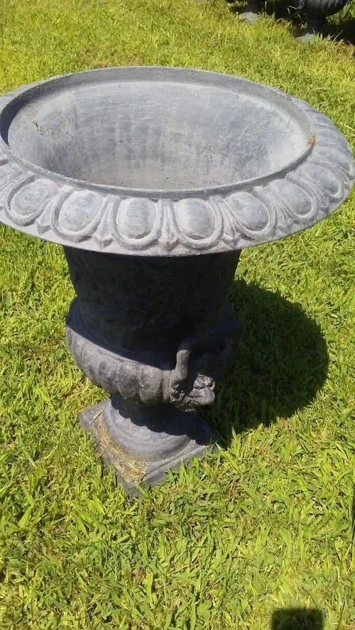 Urns Cast Iron - Pair Short Lion Head Handle 1